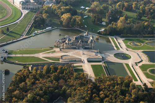 Fotoobraz na płótnie Widok z lotu ptaka Chantilly kasztel, siedziba Diane De Poitiers i Catherine de Medici w Oise w Francja