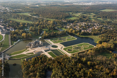 Fotoobraz na płótnie Widok z lotu ptaka Chantilly kasztel, siedziba Diane De Poitiers i Catherine de Medici w Oise w Francja