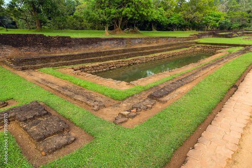 Zdjęcie XXL Krajobraz ruiny Królewscy ogródy i baseny, lew skała Sigiriya, przyciągania Sri Lanka