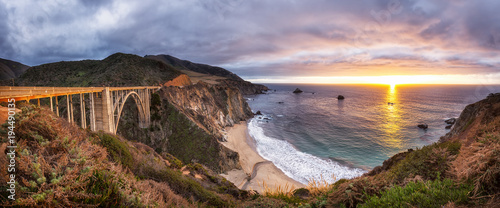 Zdjęcie XXL Bixby Creek Bridge na autostradzie 1 na zachodnim wybrzeżu USA podróży na południe do Los Angeles, obszar Big Sur w Kalifornii