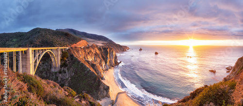 Zdjęcie XXL Bixby Creek Bridge na autostradzie 1 na zachodnim wybrzeżu USA podróży na południe do Los Angeles, obszar Big Sur w Kalifornii