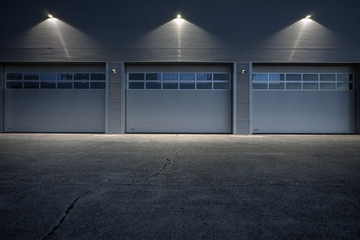 Beleuchtete Lagerhalle - Garage