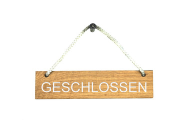 Isoliertes Holzschild mit Seil: Geschlossen