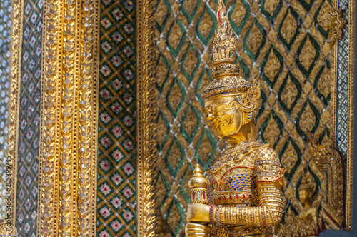 Фото: Mythical beast statue guarding the Phra Mondop library building on the grounds of the Grand Palace Bangkok Thailand. Mythical beast statue guarding the Phra Mondop library building on the grounds of the Grand Palace Bangkok Thailand.