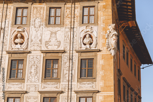 Фото: close up of ancient house with sculptures in old european city, Pisa, Italy close up of ancient house with sculptures in old european city, Pisa, Italy