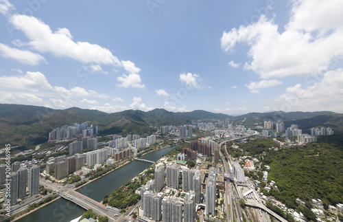 Plakat Powietrzny panarama widok na Shatin, Tai Bladym, Shing Mun rzeka w Hong Kong