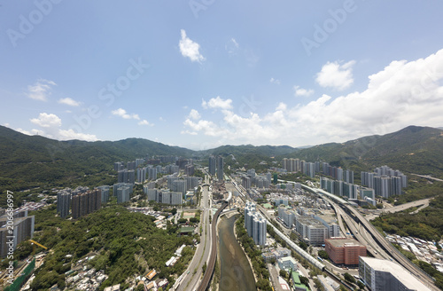 Plakat Powietrzny panarama widok na Shatin, Tai Bladym, Shing Mun rzeka w Hong Kong
