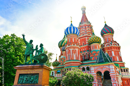 Zdjęcie XXL Widok St. Basil's Cathedral na Placu Czerwonym w lecie w Moskwie, Rosja.
