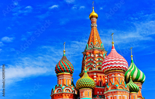 Plakat Widok St. Basil's Cathedral na Placu Czerwonym w lecie w Moskwie, Rosja.