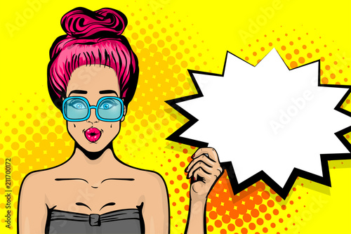 Вектор: Surprise caucasian pink hair young girl in sunglasses. Woman pop art hold empty speech bubble. Comic text advertise balloon. Retro halftone background. Surprise caucasian pink hair young girl in sunglasses. Woman pop art hold empty speech bubble. Comic text advertise balloon. Retro halftone background.