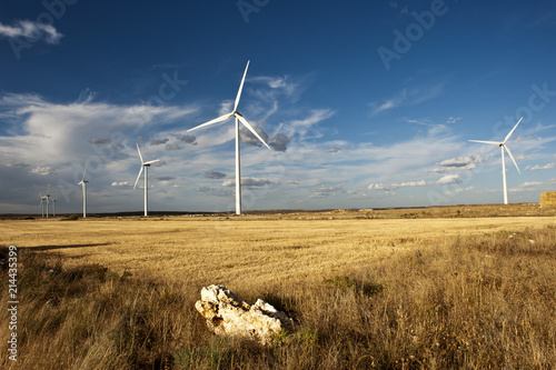 Zdjęcie XXL Turbin wiatrowych na płaskowyżu Paramo de Masa, prowincji Burgos, Kastylia, Hiszpania