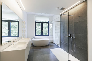 Bathtub in corian, Faucet and shower