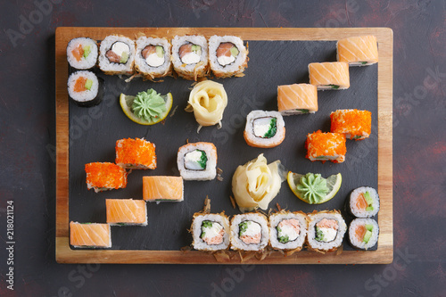 Foto obraz na płótnie canvas jednoczęściowy - Big set of rolls served on stone plate. Top view.
