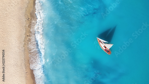 Yacht on the water surface from top view. Turquoise water background from top view. Summer seascape from air. Travel concept and idea © Biletskiy Evgeniy