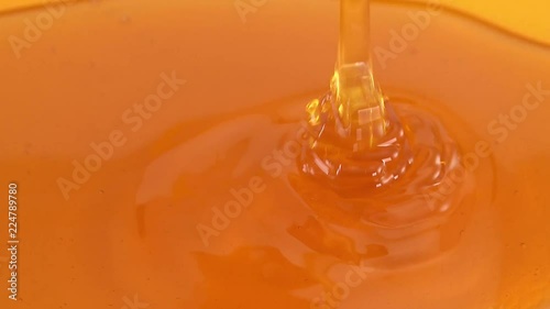 Pouring honey © MGkhan