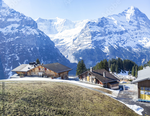 Zdjęcie XXL Hotele na górskich Alpach, pierwszy szczyt Grindelwald Szwajcaria Europa