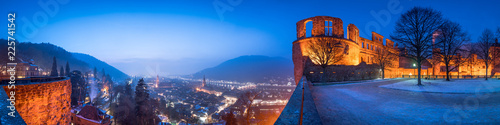 Plakat Heidelberg pejzaż miejski w zimie z grodowym i starym miasteczkiem, Baden-Wurttemberg, Niemcy