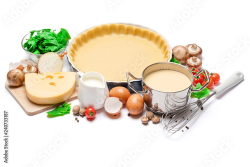 Plakat ciasto kruche do pieczenia quiche tarty w formie do pieczenia i składników