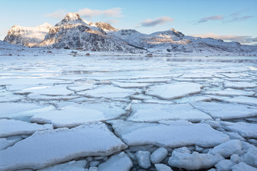 Winterlandschaft auf den Lofoten, Norwegen