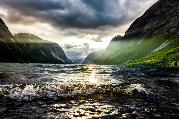 Sonnenstrahl am Fjord