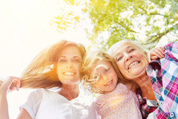 Drei Generationen von Frauen einer Familie