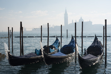 Gondoles avec San Giorgio Maggiore en arrière-plan, Venise