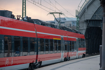 Züge Bahne Bahnhof Dresden