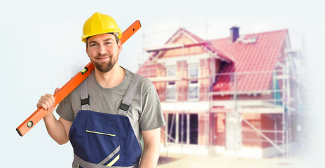 Bauarbeiter auf der Baustelle beim Hausbau ///// craftsman/ construction worker/ worker - repair and construction at home