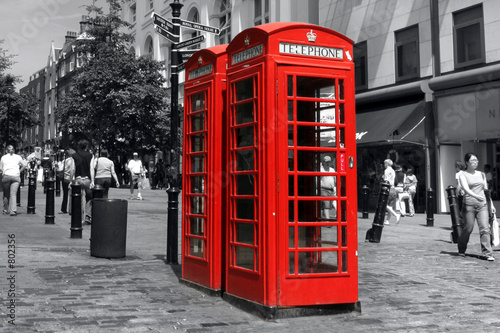 czerwony-telefon-w-londynie