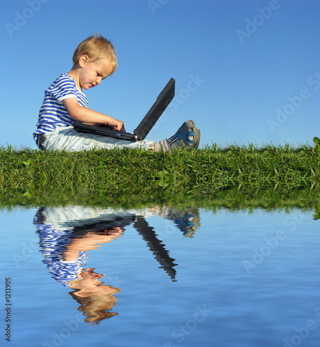 Fototapeta child with notebook sit blue sky and water