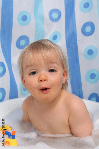 <b>Sven Bähren</b> - Fotolia.com Kleinkind in der Badewanne - 400_F_4108557_L9DWLrVuAJSpe0sA7PWY24sibGILOv1Z