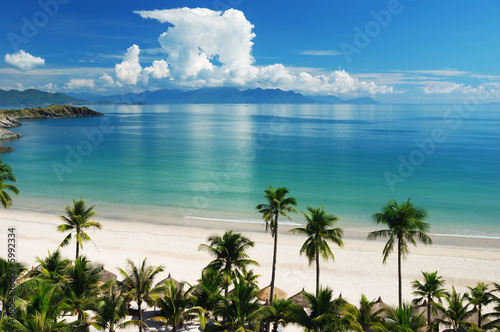 beach-scene-tropics-ocean-spokojny