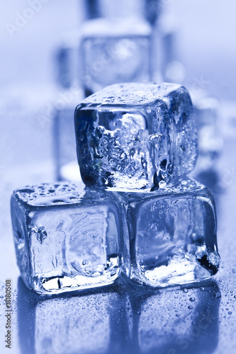 Ice cubes © Sebastian Duda