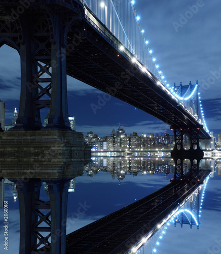 Lacobel Manhattan Bridge At Night