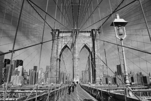 most-brooklyn-bridge-w-kolorze-czerni-i-bieli