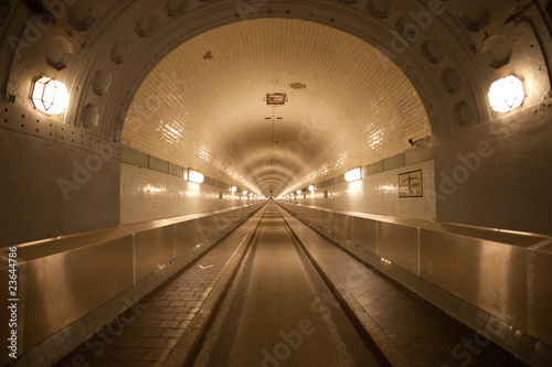 stary-elbtunnel-hamburg