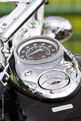 zblizenie-na-duzy-chromowany-motocykl