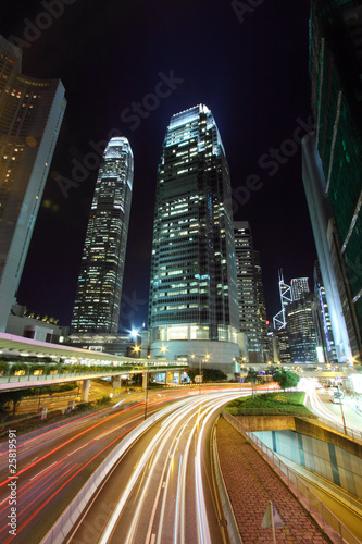 ruchliwie-ruch-drogowy-w-srodmiesciu-hong-kong