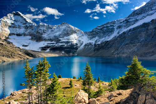 lake-mcarthur-park-narodowy-yoho