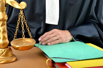 Justice - Sur le bureau d'un avocat
