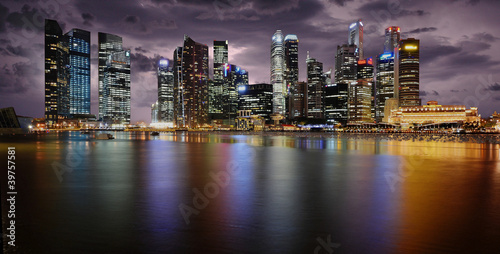  Singapur Skyline im Gewitter