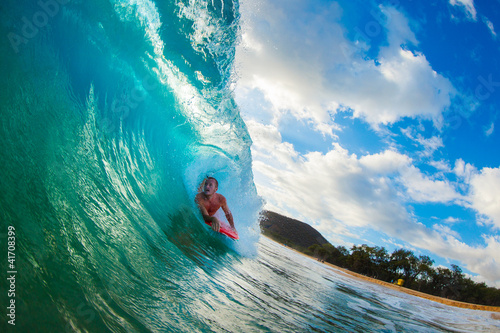 cialo-boarder-surfing-blue-ocean-wave