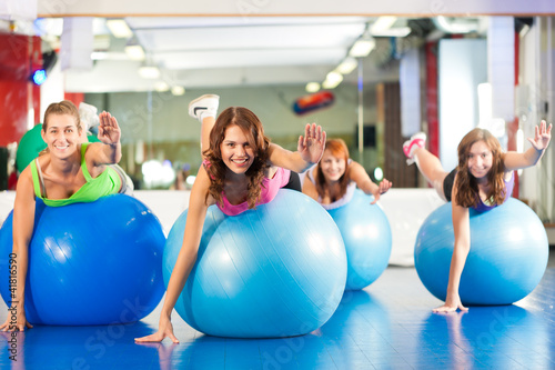 silownia-fitness-kobiet-trening-i-trening