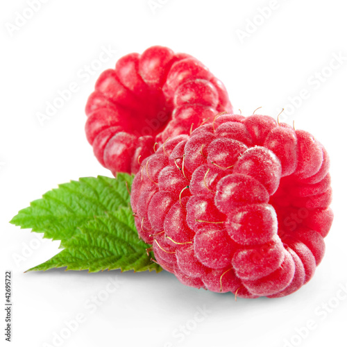 raspberries with leaves isolated on white background © atoss