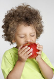 IMAGEN NINO COMIENDO GOLOSINA imagen nino comiendo golosina: