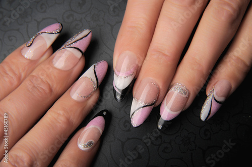 Lacobel manicures beautiful pattern on nails