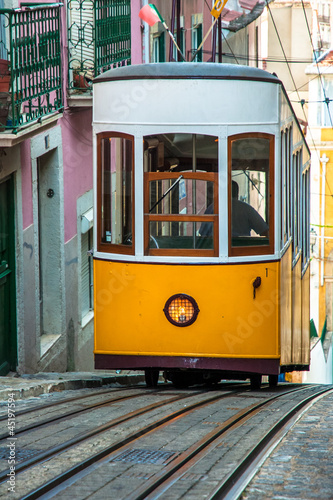 elevador-da-bica-lizbona-portugalia