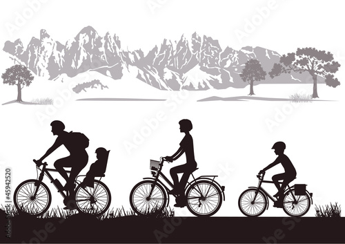  Radfahrende Familie