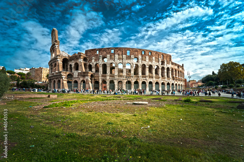 the-majestic-coliseum-rzym-wlochy