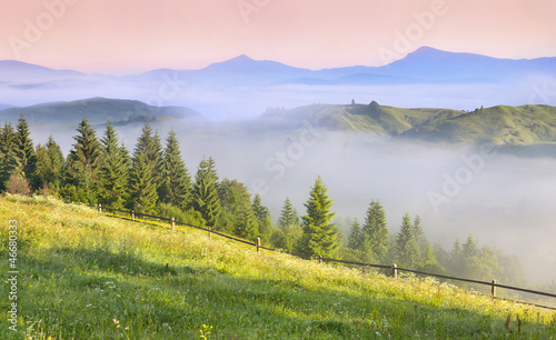piekny-wiosna-krajobraz-w-gorach